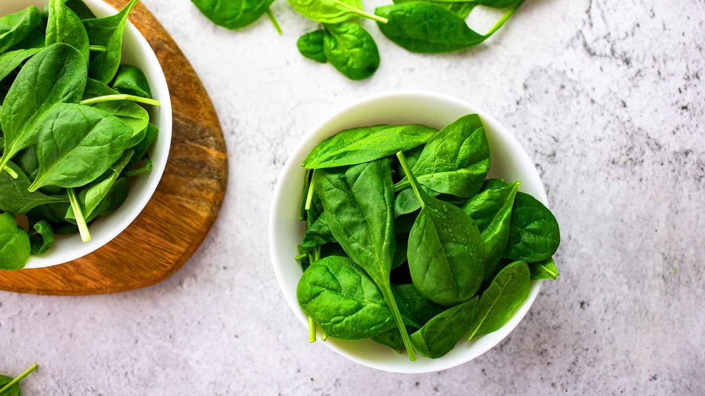 Healthy-Salad-Greens-Ranked-02-Spinach-alt-1440x810